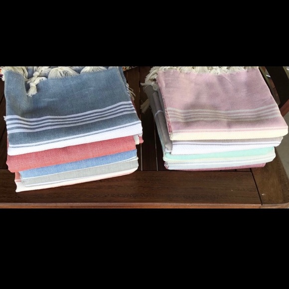 Hand- Loomed fringe detailed Turkish Cotton Towel - Picture 4 of 7